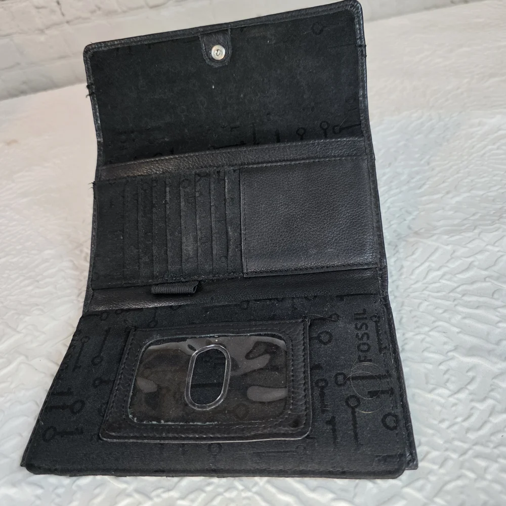 Fossil Long Live Vintage 1954 Black Pebbled Leather Trifold‎ Wallet Clutch